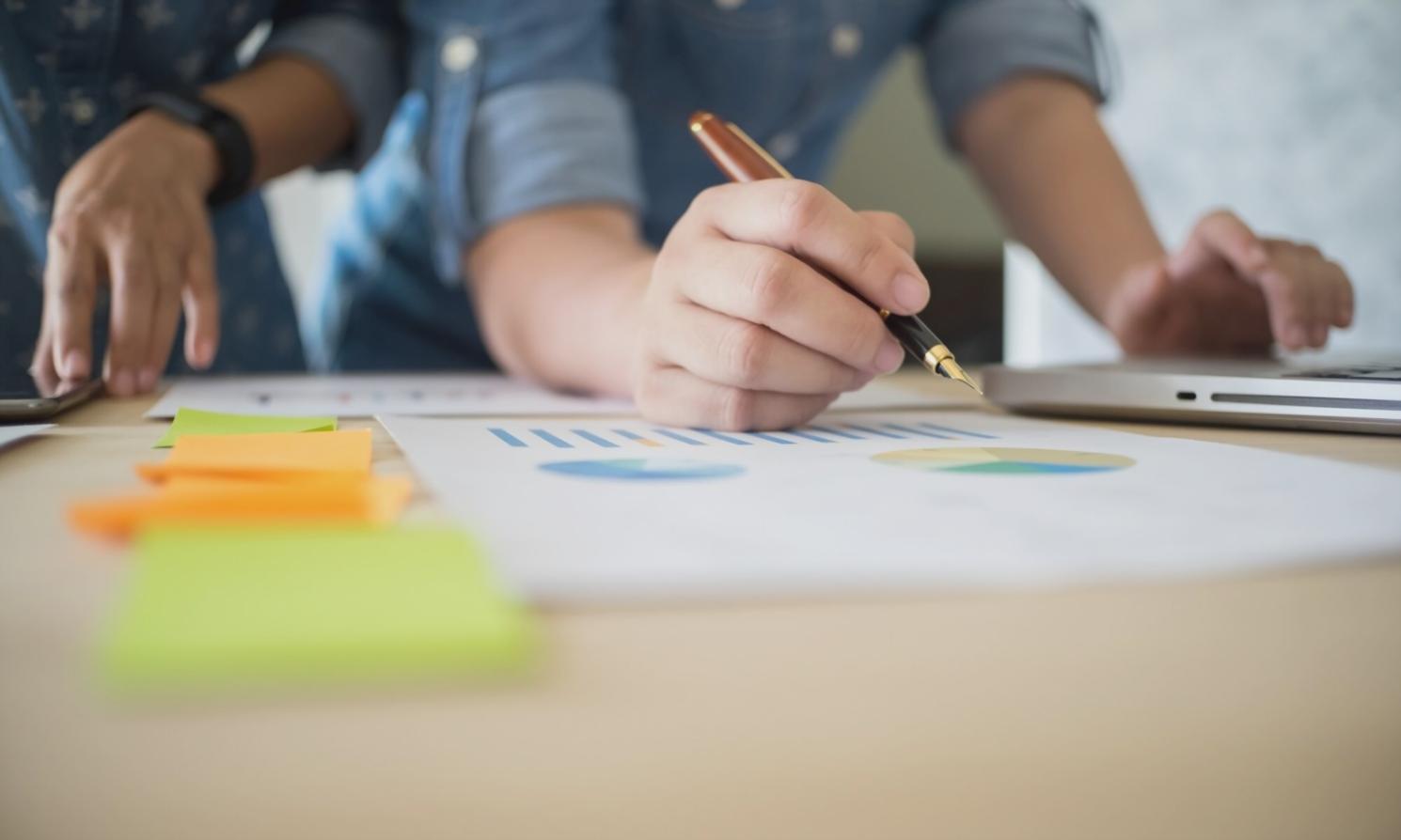 Analyse financière collaborative en groupe